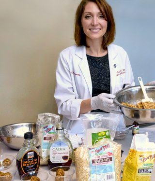 Photo of senior clinical dietitian Jackie Topol preparing a meal