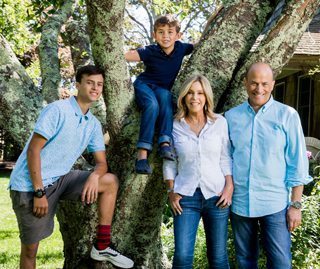 Portrait of Amazing Patient Lauren Manning and her family