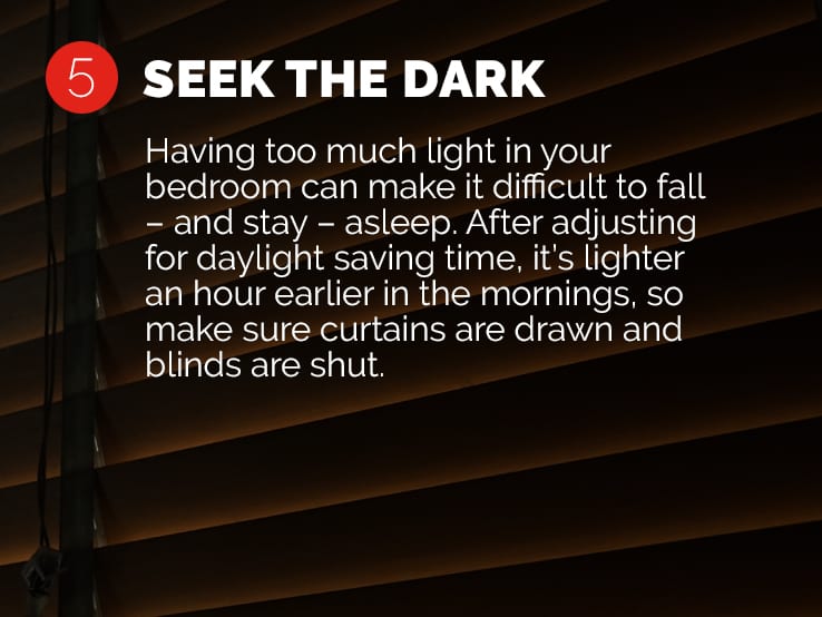 Text explaining the importance of sleeping in a dark room