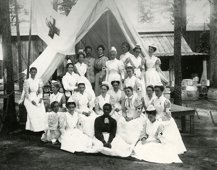1898 photograph of Anna Maxwell with nurses at the Sternberg Field Hospital, Georgia.